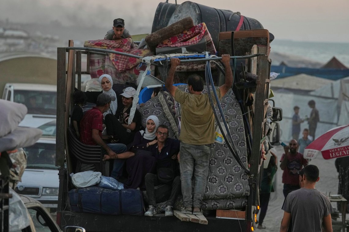 Displaced Palestinians fleeing northern Gaza Strip move with their belongings along the Sea Road, in Gaza City, Monday, Sept. 1, 2025. (AP Photo/Jehad Alshrafi) Displaced Palestinians fleeing northern Gaza Strip move with their belongings along the Sea Road, in Gaza City, Monday, Sept. 1, 2025. (AP Photo/Jehad Alshrafi)