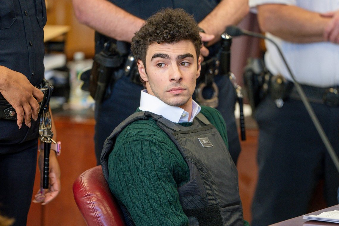FILE - Luigi Mangione, accused of fatally shooting the UnitedHealthcare CEO Brian Thompson in New York City and leading authorities on a five-day search, appears in court for a hearing, Feb. 21, 2025, in New York. (Steven Hirsch/New York Post via AP, Pool, File) FILE - Luigi Mangione, accused of fatally shooting the UnitedHealthcare CEO Brian Thompson in New York City and leading authorities on a five-day search, appears in court for a hearing, Feb. 21, 2025, in New York. (Steven Hirsch/New York Post via AP, Pool, File)