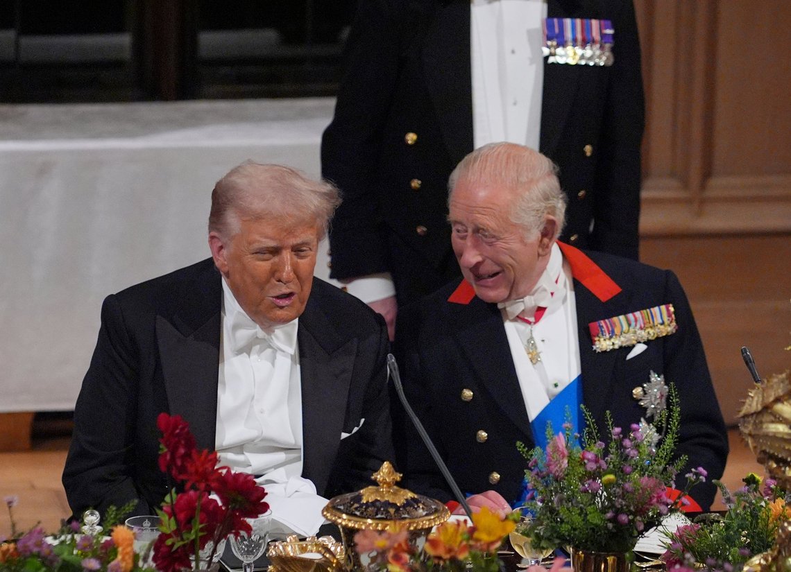 Den amerikanske præsident Donald Trump og den britiske konge Charles i samtale under statsbanketten på Windsor Castle den 17. september. Foto: Yui Mok/PA via AP/NTB Den amerikanske præsident Donald Trump og den britiske konge Charles i samtale under statsbanketten på Windsor Castle den 17. september. Foto: Yui Mok/PA via AP/NTB