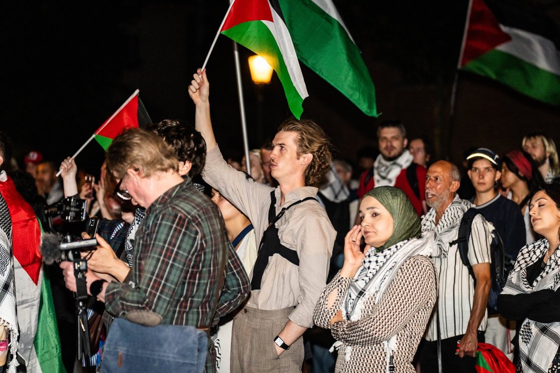 Studerende Mod Besættelsen - Akademisk Boykot Nu! - går i demonstration fra Københavns Universitets City Campus (det tidligere Kommunehospital) til Vor Frue Plads i København, onsdag den 4. september 2024. Studerende Mod Besættelsen kræver, at Københavns Universitet (KU) stopper samarbejdet med israelske universiteter.. (Foto: Emil Nicolai Helms/Ritzau Scanpix) Studerende Mod Besættelsen - Akademisk Boykot Nu! - går i demonstration fra Københavns Universitets City Campus (det tidligere Kommunehospital) til Vor Frue Plads i København, onsdag den 4. september 2024. Studerende Mod Besættelsen kræver, at Københavns Universitet (KU) stopper samarbejdet med israelske universiteter.. (Foto: Emil Nicolai Helms/Ritzau Scanpix)