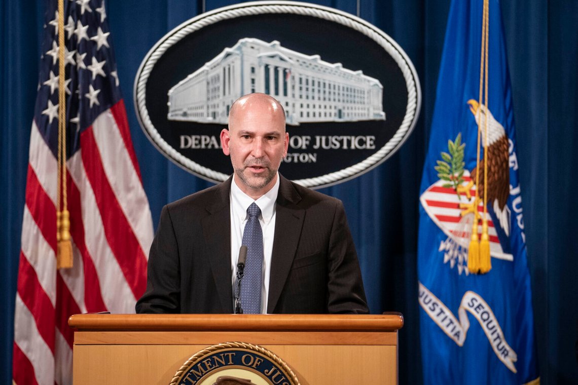 Steven D'Antuono, chef for Federal Bureau of Investigation (FBI) i Washington, taler under en pressekonference tirsdag den 12. januar 2021 i Washington. Føderale anklagere overvejer at rejse "betydelige" sager om mulig oprør og sammensværgelse i forbindelse med sidste uges optøjer ved den amerikanske kongresbygning. (Sarah Silbiger/Pool via AP) Steven D'Antuono, chef for Federal Bureau of Investigation (FBI) i Washington, taler under en pressekonference tirsdag den 12. januar 2021 i Washington. Føderale anklagere overvejer at rejse "betydelige" sager om mulig oprør og sammensværgelse i forbindelse med sidste uges optøjer ved den amerikanske kongresbygning. (Sarah Silbiger/Pool via AP)