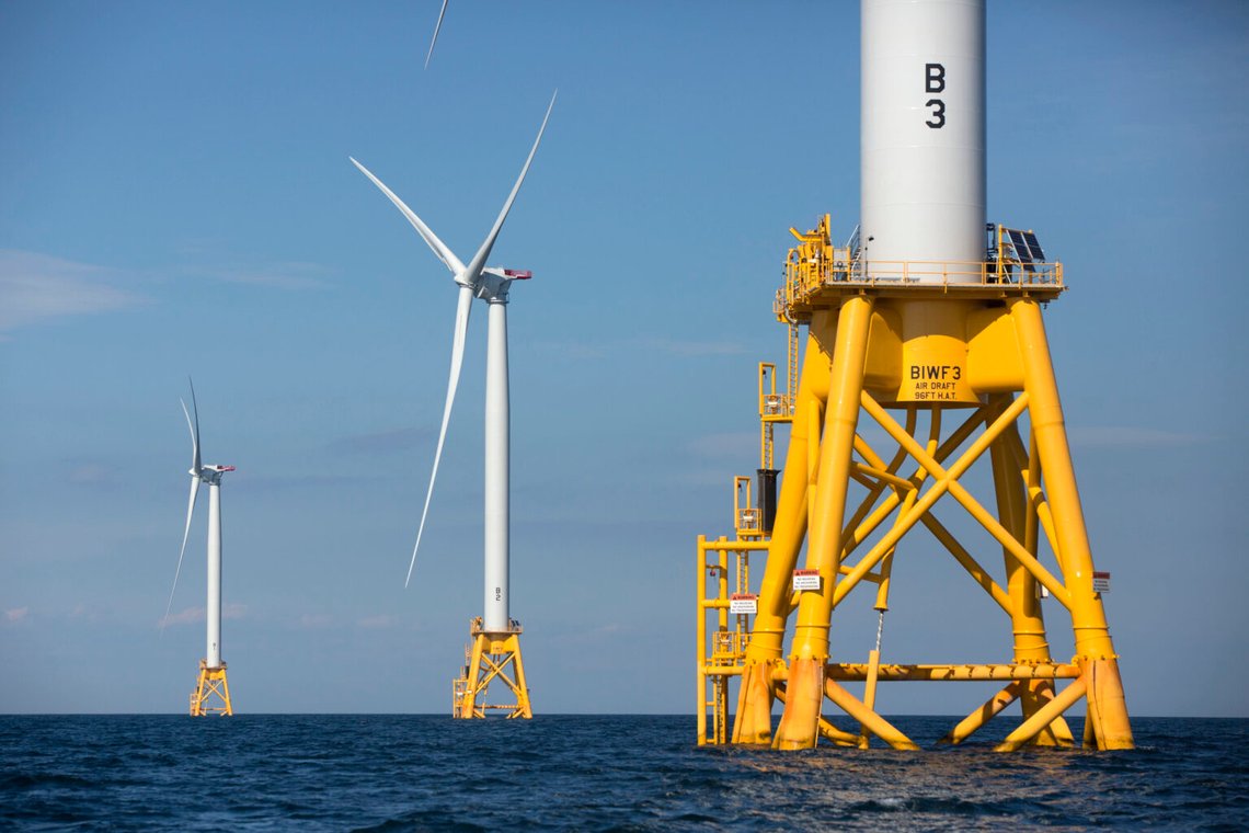 Kampen mod vindkraft vil intensiveres, ifølge The New York Times. Billedet viser vindmøller ved Deepwater Wind-projektet ud for Block Island i Rhode Island, den første havvindmøllepark i USA, i 2016. Foto: Michael Dwyer / AP / NTB Kampen mod vindkraft vil intensiveres, ifølge The New York Times. Billedet viser vindmøller ved Deepwater Wind-projektet ud for Block Island i Rhode Island, den første havvindmøllepark i USA, i 2016. Foto: Michael Dwyer / AP / NTB
