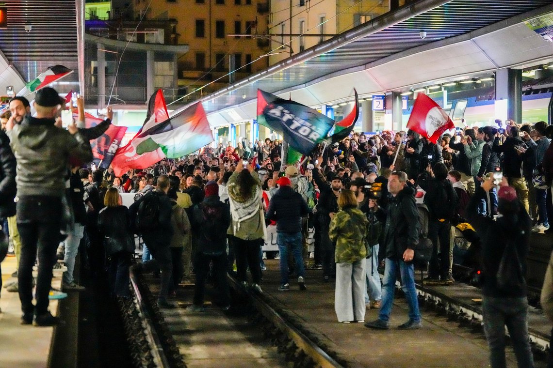 Pro-Palestinian demonstrators flood the rail track at Milan's Cadorna railway station, Italy, late Wednesday, Oct. 1, 2025, after news that a Gaza-bound aid flotilla had been intercepted by Israeli forces in the Mediterranean Sea. (AP Photo/Luca Bruno) Pro-Palestinian demonstrators flood the rail track at Milan's Cadorna railway station, Italy, late Wednesday, Oct. 1, 2025, after news that a Gaza-bound aid flotilla had been intercepted by Israeli forces in the Mediterranean Sea. (AP Photo/Luca Bruno)
