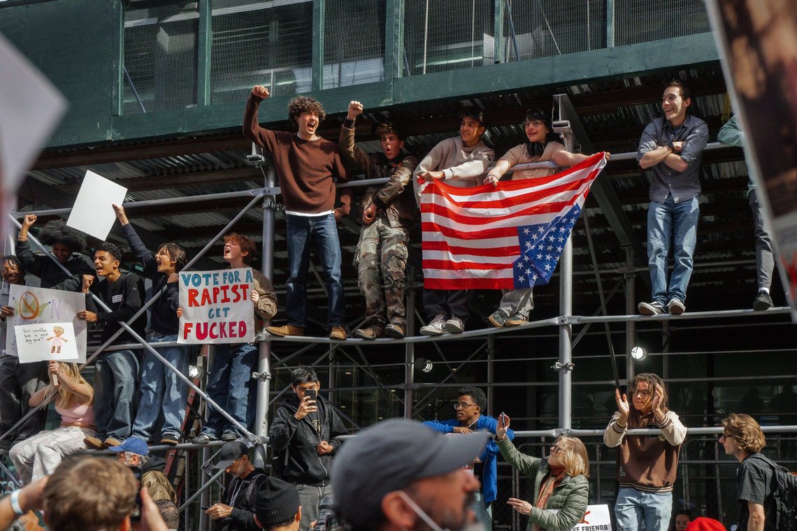EDS NOTE: OBSCENITY - Protesters shouts slogans from the scaffolding during a "No Kings" protest Saturday, Oct. 18, 2025, in New York. (AP Photo/Olga Fedorova) EDS NOTE: OBSCENITY - Protesters shouts slogans from the scaffolding during a "No Kings" protest Saturday, Oct. 18, 2025, in New York. (AP Photo/Olga Fedorova)