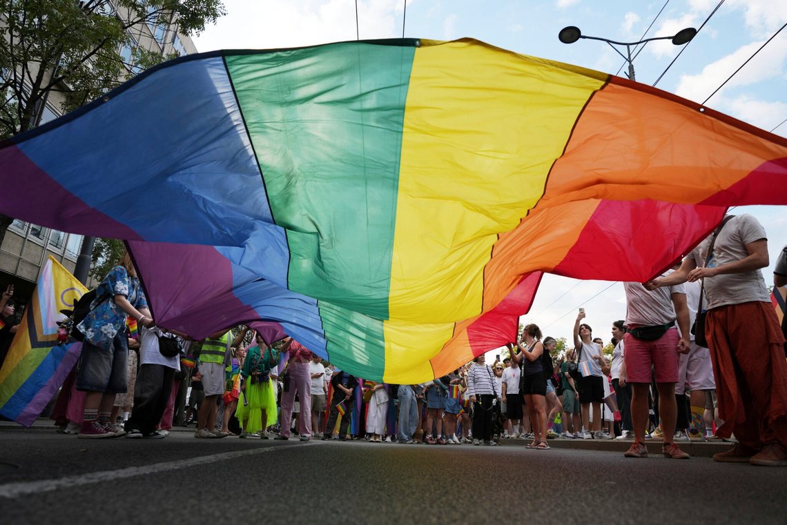 Pride-flagene vajer stadig, men der er færre af dem, i hvert fald i Trumps Amerika. Foto: AP /Darko Vojinovic/ NTB Pride-flagene vajer stadig, men der er færre af dem, i hvert fald i Trumps Amerika. Foto: AP /Darko Vojinovic/ NTB