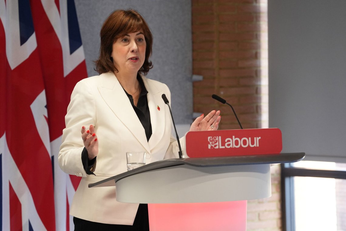 Lucy Powell taler efter at være blevet udnævnt til ny næstformand for Labour Party lørdag den 25. oktober 2025. Foto: Lucy North/PA via AP/NTB Lucy Powell taler efter at være blevet udnævnt til ny næstformand for Labour Party lørdag den 25. oktober 2025. Foto: Lucy North/PA via AP/NTB