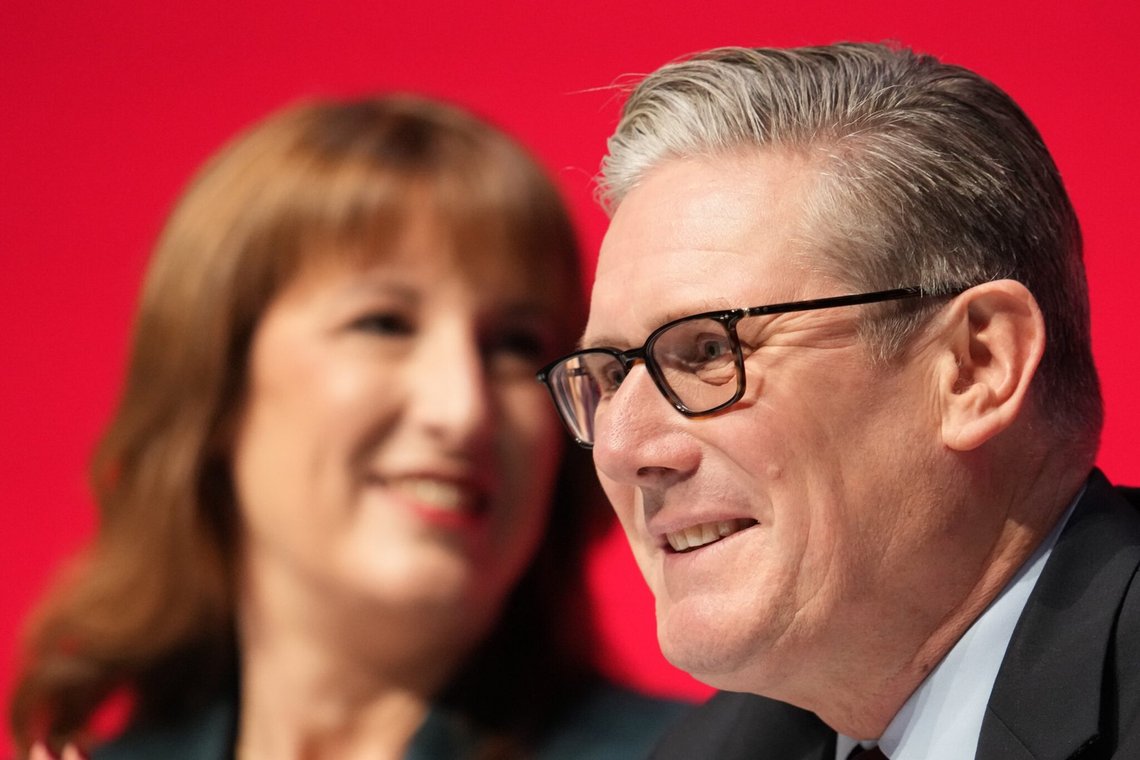 Den britiske premierminister Keir Starmer og finansminister Rachel Reeves ved Labour-partiets årlige konference i Liverpool, mandag den 29. september 2025. Foto: AP/Jon Super/NTB Den britiske premierminister Keir Starmer og finansminister Rachel Reeves ved Labour-partiets årlige konference i Liverpool, mandag den 29. september 2025. Foto: AP/Jon Super/NTB