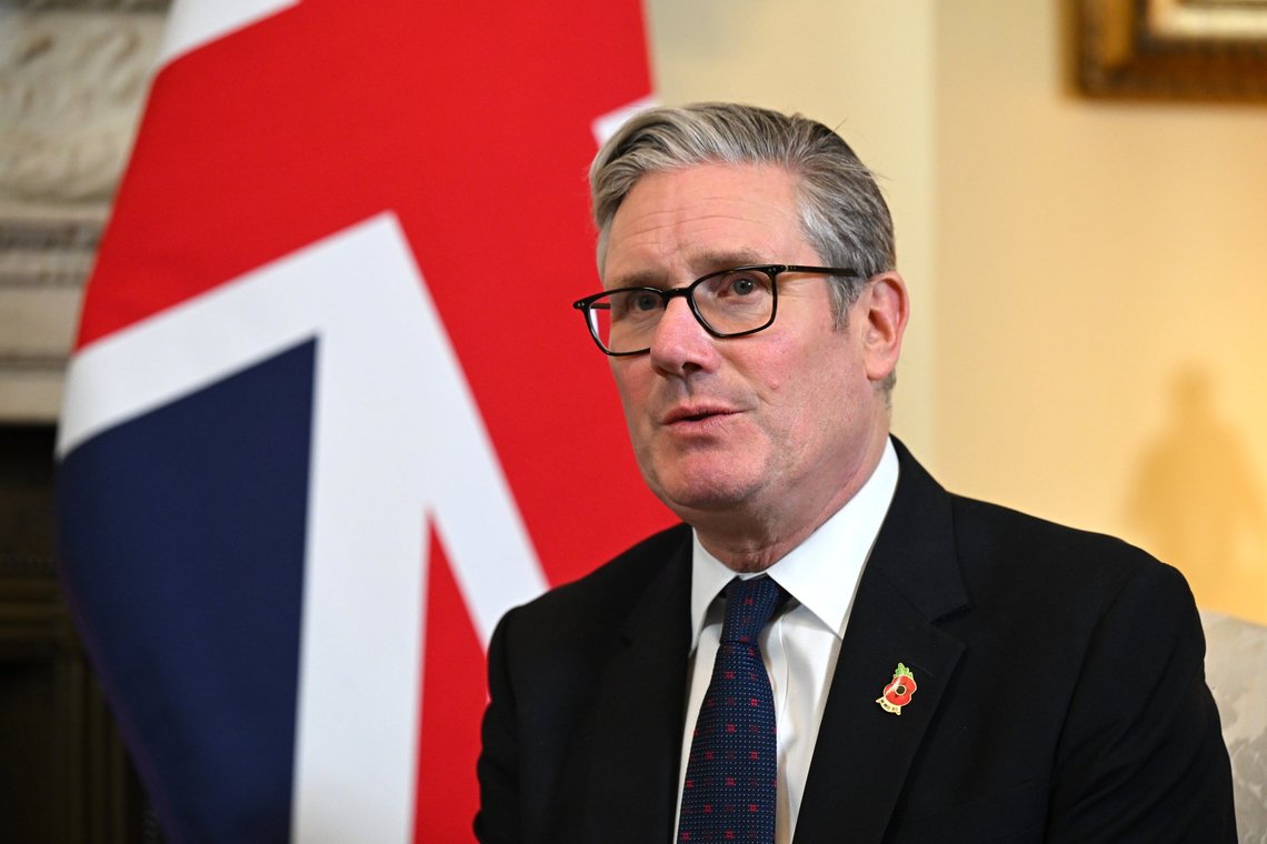 Den britiske premierminister Keir Starmer og hans Labour-parti må erkende, at støtten til både partiet og Starmer som landets leder er i frit fald. Foto: Leon Neal/Pool via AP/NTB Den britiske premierminister Keir Starmer og hans Labour-parti må erkende, at støtten til både partiet og Starmer som landets leder er i frit fald. Foto: Leon Neal/Pool via AP/NTB
