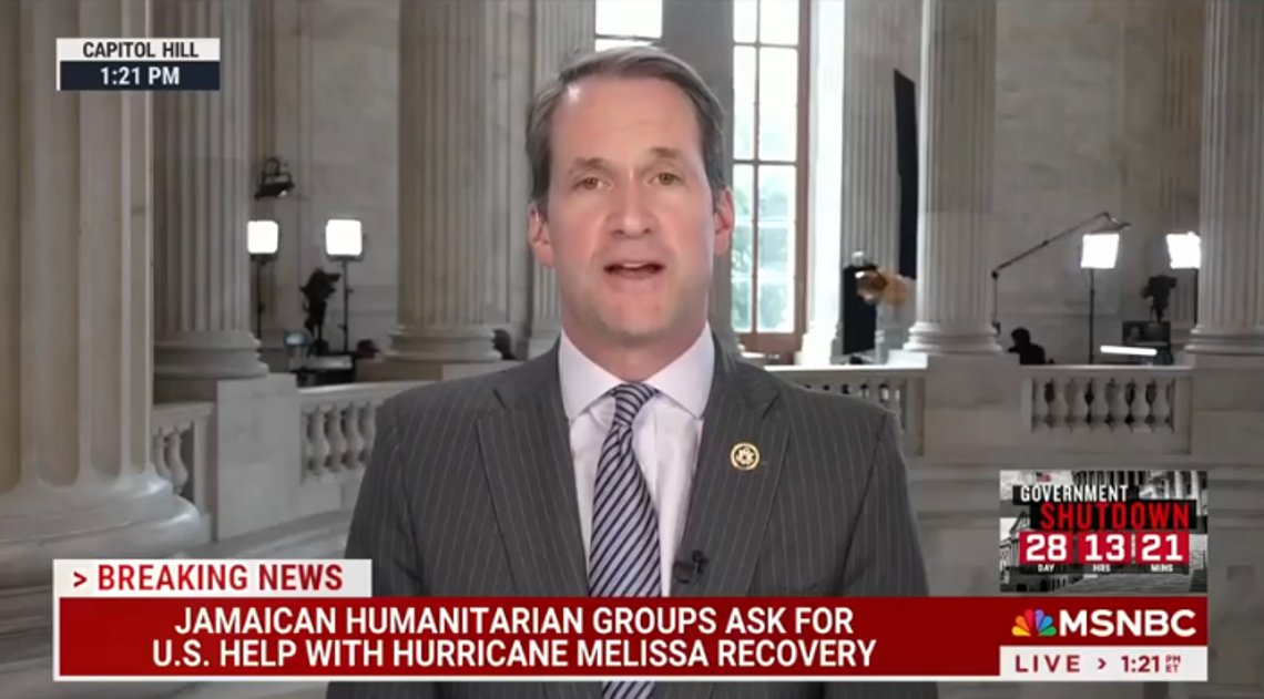 John Himes (D) er et fremtrædende medlem af House Intelligence Committee og advarer MAGA-tilhængere, der roser angreb på narkoterrorister, om, hvad der kan ske, hvis Alexandria Ocasio-Cortez bliver præsident. Stillbillede fra video/MSNBC John Himes (D) er et fremtrædende medlem af House Intelligence Committee og advarer MAGA-tilhængere, der roser angreb på narkoterrorister, om, hvad der kan ske, hvis Alexandria Ocasio-Cortez bliver præsident. Stillbillede fra video/MSNBC