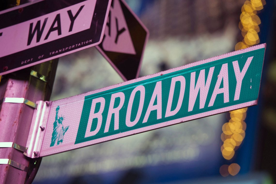 Er Broadway på vej ned ad bakke? New York City satser på en socialistisk fremtid for den finansielle metropol. (AP Photo/Charles Sykes, File) Er Broadway på vej ned ad bakke? New York City satser på en socialistisk fremtid for den finansielle metropol. (AP Photo/Charles Sykes, File)
