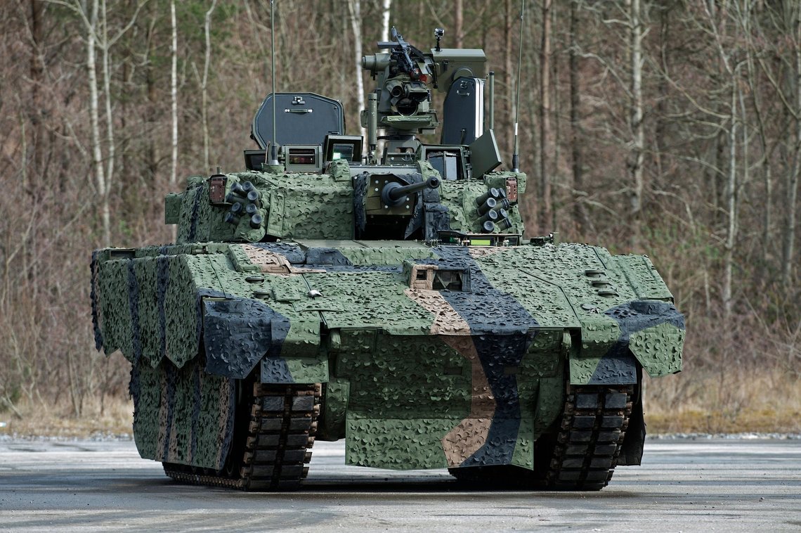 Billedet viser den nye AJAX-prototype nær det fremtidige samlingssted i Merthyr Tydfil, Wales. Foto: Richard Watt /MOD/ OGL v1.0/ Wikimedia Billedet viser den nye AJAX-prototype nær det fremtidige samlingssted i Merthyr Tydfil, Wales. Foto: Richard Watt /MOD/ OGL v1.0/ Wikimedia