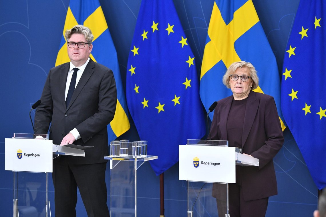 Justitsminister Gunnar Strömmer (M) og rigspolitimester Petra Lundh giver en opdateret situationsrapport om antallet af bandekriminelle i Sverige på et pressemøde. Foto: Lars Schröder / TT / NTB Justitsminister Gunnar Strömmer (M) og rigspolitimester Petra Lundh giver en opdateret situationsrapport om antallet af bandekriminelle i Sverige på et pressemøde. Foto: Lars Schröder / TT / NTB
