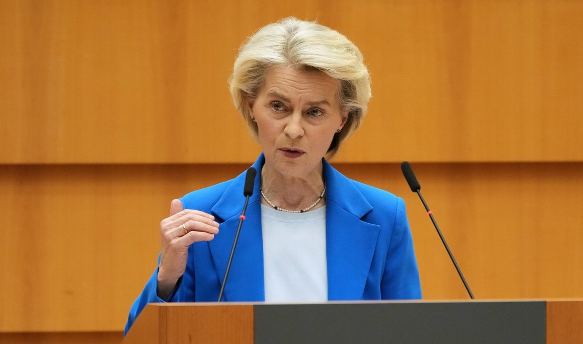 Europa-Kommissionens formand Ursula von der Leyen taler til Europa-Parlamentet i Bruxelles den 12. november 2025. Foto: Virginia Mayo / AP / NTB Europa-Kommissionens formand Ursula von der Leyen taler til Europa-Parlamentet i Bruxelles den 12. november 2025. Foto: Virginia Mayo / AP / NTB