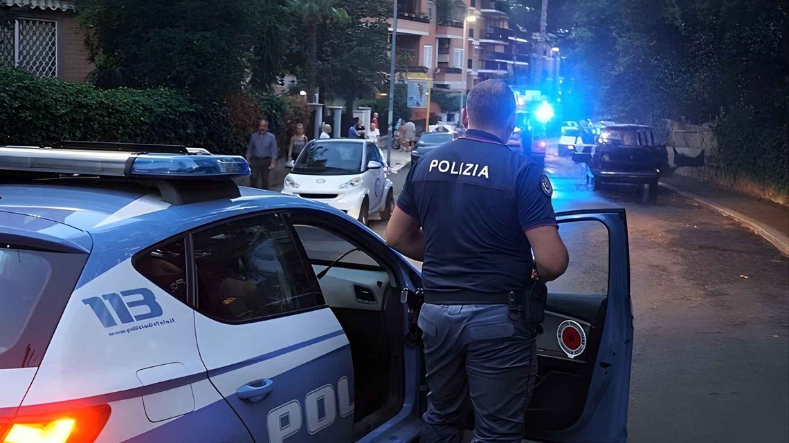OVERFALD: En 18-årig pige blev gruppevoldtaget af mindst tre mænd, mens hendes forlovede blev tvunget til at se på. Foto: Illustrativt billede OVERFALD: En 18-årig pige blev gruppevoldtaget af mindst tre mænd, mens hendes forlovede blev tvunget til at se på. Foto: Illustrativt billede