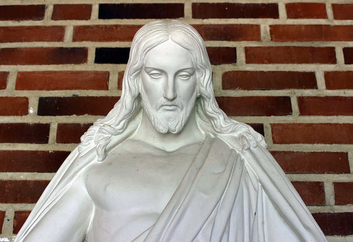 Er det muligt for danske dommere at forbyde forældre at tage deres børn med i kirke? I delstaten Maine er dette netop blevet afgjort i en domstol. Replika af Thorvaldsens Kristus i Skamstrup Kirkes gravkapel. Foto: Arkivet, Thorvaldsens Museum Er det muligt for danske dommere at forbyde forældre at tage deres børn med i kirke? I delstaten Maine er dette netop blevet afgjort i en domstol. Replika af Thorvaldsens Kristus i Skamstrup Kirkes gravkapel. Foto: Arkivet, Thorvaldsens Museum
