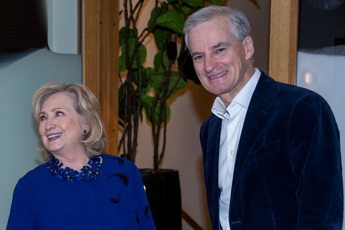 Oslo, 12. november 2022. Statsminister Jonas Gahr Støre (Arbejderpartiet) møder den tidligere amerikanske udenrigsminister Hillary Clinton i statsministerens residens. Foto: Javad Parsa / NTB Oslo, 12. november 2022. Statsminister Jonas Gahr Støre (Arbejderpartiet) møder den tidligere amerikanske udenrigsminister Hillary Clinton i statsministerens residens. Foto: Javad Parsa / NTB