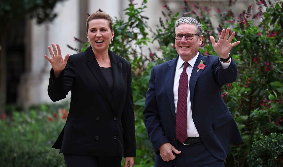 Den britiske premierminister Keir Starmer og den danske statsminister Mette Frederiksen ankommer til et møde i det britiske udenrigsministerium i London den 24. oktober 2025. Foto: Henry Nicholls/Pool via AP/NTB. Den britiske premierminister Keir Starmer og den danske statsminister Mette Frederiksen ankommer til et møde i det britiske udenrigsministerium i London den 24. oktober 2025. Foto: Henry Nicholls/Pool via AP/NTB.