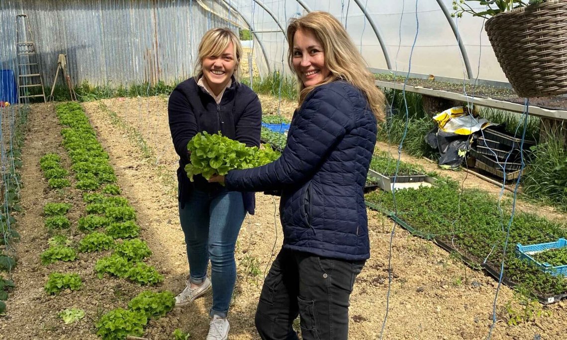 INORGE: Nora Farah (til højre) lancerer inorge.no sammen med sin mand Bjørn Tore Stig for at hjælpe landmænd med at sælge direkte til forbrugerne. Foto: Privat INORGE: Nora Farah (til højre) lancerer inorge.no sammen med sin mand Bjørn Tore Stig for at hjælpe landmænd med at sælge direkte til forbrugerne. Foto: Privat