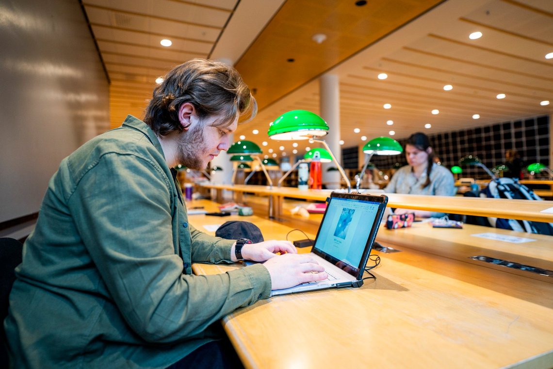 Oslo 20210303.
Illustrasjonsfoto student på lesesal.
Universitetsbiblioteket på Blindern i Oslo.
Foto: Håkon Mosvold Larsen / NTB Oslo 20210303.
Illustrasjonsfoto student på lesesal.
Universitetsbiblioteket på Blindern i Oslo.
Foto: Håkon Mosvold Larsen / NTB