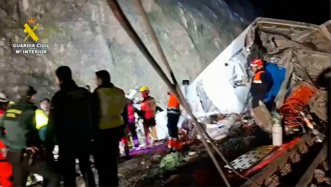 In this grab taken from video provided by Guardia Civil, rescue workers at the scene after a high speed train collision,in Adamuz, Spain, Monday, Jan. 19, 2026. (Guardia Civil via AP) In this grab taken from video provided by Guardia Civil, rescue workers at the scene after a high speed train collision,in Adamuz, Spain, Monday, Jan. 19, 2026. (Guardia Civil via AP)