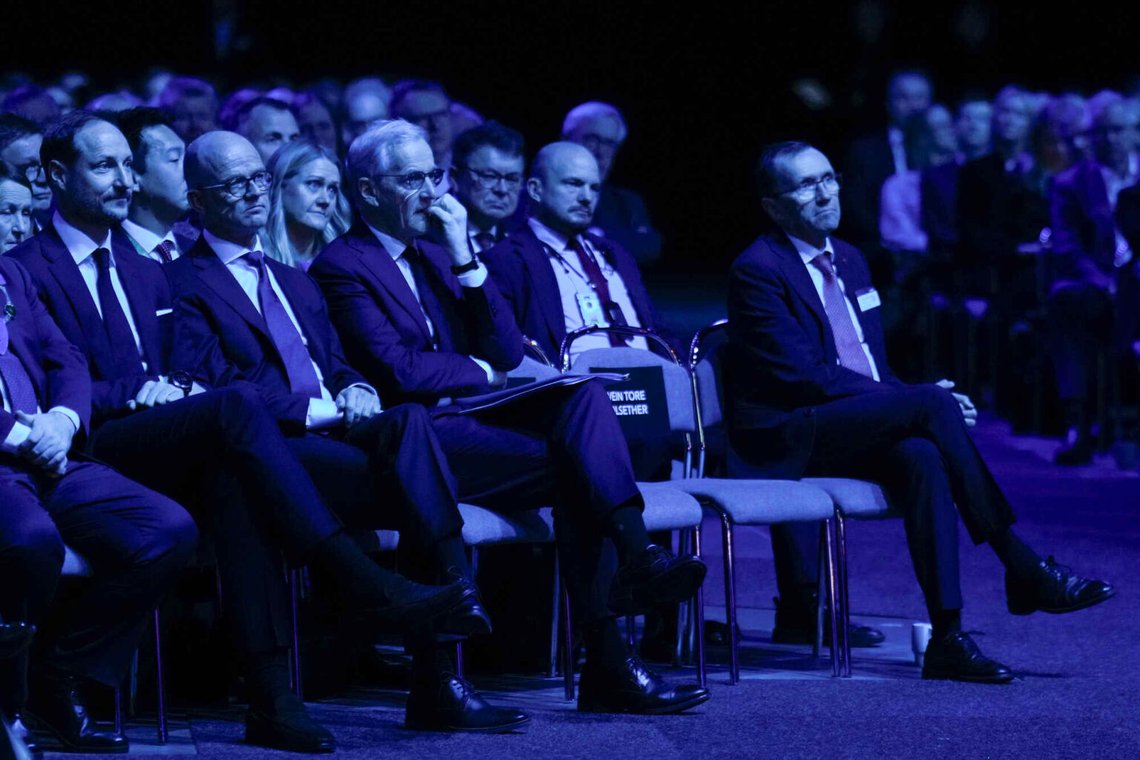 Lillestrøm 20260107. Kronprins Haakon, administrerende direktør i NHO Ole Erik Almlid, statsminister Jonas Gahr Støre og udenrigsminister Espen Barth Eide under den årlige konference for NHO i Nova Spektrum i Lillestrøm onsdag. Foto: Heiko Jung Lillestrøm 20260107. Kronprins Haakon, administrerende direktør i NHO Ole Erik Almlid, statsminister Jonas Gahr Støre og udenrigsminister Espen Barth Eide under den årlige konference for NHO i Nova Spektrum i Lillestrøm onsdag. Foto: Heiko Jung