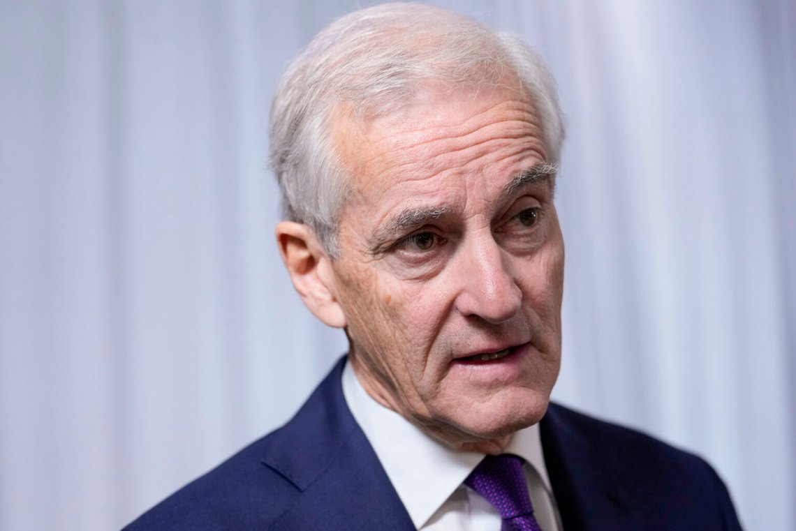 SNUR: Statsminister Jonas Gahr Støre (Ap) udtaler, at partiet har ændret kurs og nu vil støtte en bred undersøgelse af alle forbindelser til Epstein. Foto: Javad Parsa / NTB SNUR: Statsminister Jonas Gahr Støre (Ap) udtaler, at partiet har ændret kurs og nu vil støtte en bred undersøgelse af alle forbindelser til Epstein. Foto: Javad Parsa / NTB