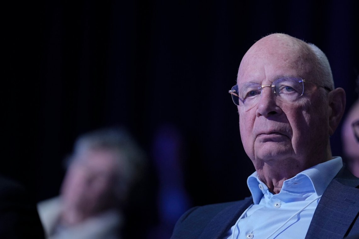 Klaus Schwab, stifter af World Economy Forum, lytter til en pressekonference under det 4. møde for de nationale sikkerhedsrådgivere, NSA, om fredsformlen for Ukraine på tærsklen til forummets årlige møde i Davos, Schweiz, søndag den 14. januar 2024. (AP Photo/Markus Schreiber) Klaus Schwab, stifter af World Economy Forum, lytter til en pressekonference under det 4. møde for de nationale sikkerhedsrådgivere, NSA, om fredsformlen for Ukraine på tærsklen til forummets årlige møde i Davos, Schweiz, søndag den 14. januar 2024. (AP Photo/Markus Schreiber)