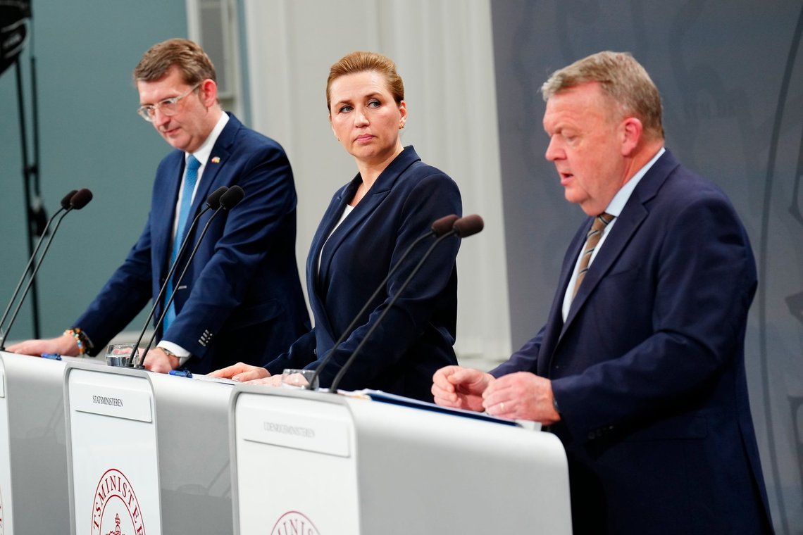 Deputy Prime Minister and Minister of Defense Troels Lund Poulsen, Prime Minister Mette Frederiksen, and Minister of Foreign Affairs Lars Løkke Rasmussen hold a press conference on European security in the Mirror Hall at the Prime Minister's Office in Copenhagen, Monday, March 2, 2026. Deputy Prime Minister and Minister of Defense Troels Lund Poulsen, Prime Minister Mette Frederiksen, and Minister of Foreign Affairs Lars Løkke Rasmussen hold a press conference on European security in the Mirror Hall at the Prime Minister's Office in Copenhagen, Monday, March 2, 2026. Denmark is to enter into closer strategic cooperation on nuclear deterrence with France. Danish nuclear policy remains unchanged, as stated at the press conference. (Photo: Ida Marie Odgaard/Scanpix 2026) Deputy Prime Minister and Minister of Defense Troels Lund Poulsen, Prime Minister Mette Frederiksen, and Minister of Foreign Affairs Lars Løkke Rasmussen hold a press conference on European security in the Mirror Hall at the Prime Minister's Office in Copenhagen, Monday, March 2, 2026. Deputy Prime Minister and Minister of Defense Troels Lund Poulsen, Prime Minister Mette Frederiksen, and Minister of Foreign Affairs Lars Løkke Rasmussen hold a press conference on European security in the Mirror Hall at the Prime Minister's Office in Copenhagen, Monday, March 2, 2026. Denmark is to enter into closer strategic cooperation on nuclear deterrence with France. Danish nuclear policy remains unchanged, as stated at the press conference. (Photo: Ida Marie Odgaard/Scanpix 2026)