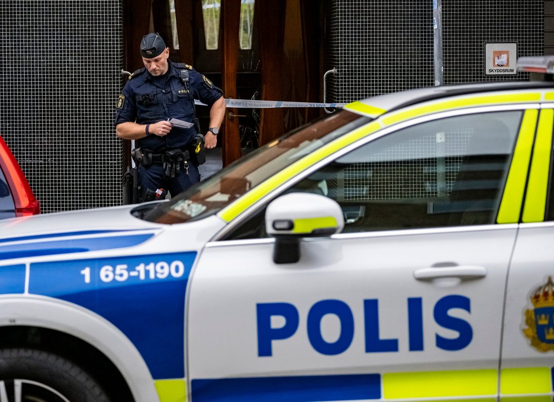 2025: Politiet på stedet i Malmø efter et formodet mordforsøg i en lejlighed. Foto: Johan Nilsson, TT-NTB. 2025: Politiet på stedet i Malmø efter et formodet mordforsøg i en lejlighed. Foto: Johan Nilsson, TT-NTB.