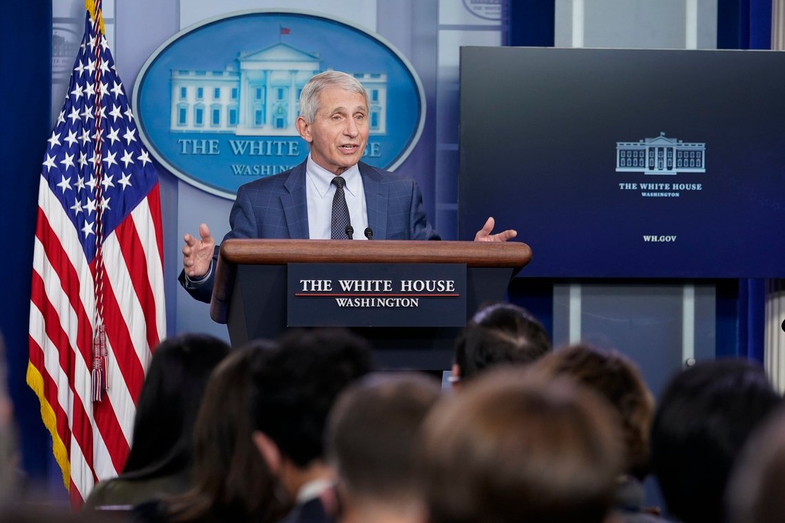 Dr. Anthony Fauci, direktør for National Institute of Allergy and Infectious Diseases, taler under den daglige pressekonference i Det Hvide Hus i Washington den 1. december 2021. Foto: Susan Walsh, AP-NTB. Dr. Anthony Fauci, direktør for National Institute of Allergy and Infectious Diseases, taler under den daglige pressekonference i Det Hvide Hus i Washington den 1. december 2021. Foto: Susan Walsh, AP-NTB.