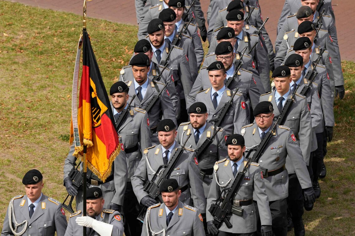 Nye rekrutter i den tyske Bundeswehr på vej til at aflægge ed. Foto: AP/Martin Meissner/NTB Nye rekrutter i den tyske Bundeswehr på vej til at aflægge ed. Foto: AP/Martin Meissner/NTB