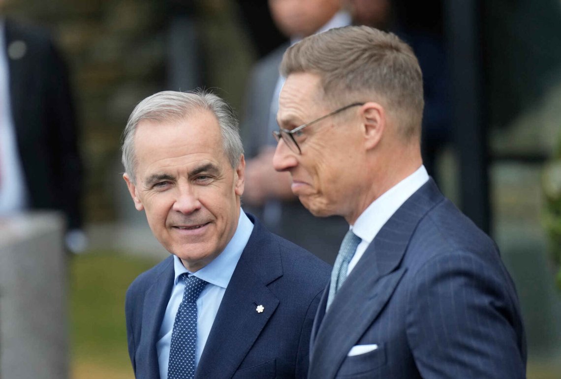 Canadas premierminister Mark Carney, til venstre, ses sammen med Finlands præsident Alexander Stubb, da præsidenten ankommer til Parliament Hill i Ottawa, tirsdag den 14. april 2026. (Adrian Wyld/The Canadian Press via AP) Canadas premierminister Mark Carney, til venstre, ses sammen med Finlands præsident Alexander Stubb, da præsidenten ankommer til Parliament Hill i Ottawa, tirsdag den 14. april 2026. (Adrian Wyld/The Canadian Press via AP)