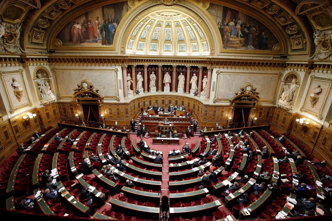 Det franske senats mødelokale i Paris. Foto: Francois Mori / AP / NTB. Det franske senats mødelokale i Paris. Foto: Francois Mori / AP / NTB.