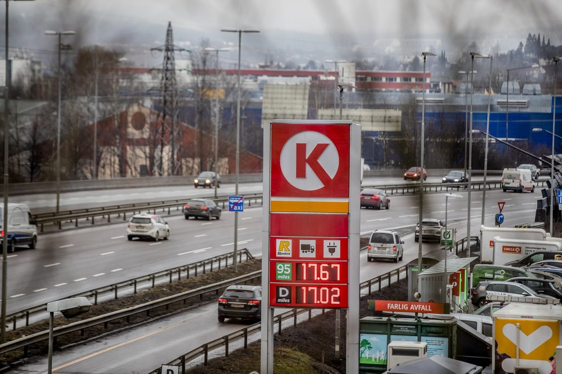 Oslo 20200106. Circle K Furuset tankstation på E6. Prisen på benzin og diesel i Norge er på et rekordniveau mandag. Årsagen er det amerikanske drab på den iranske general Qasem Soleimani i sidste uge. Foto: Stian Lysberg Solum / NTB Oslo 20200106. Circle K Furuset tankstation på E6. Prisen på benzin og diesel i Norge er på et rekordniveau mandag. Årsagen er det amerikanske drab på den iranske general Qasem Soleimani i sidste uge. Foto: Stian Lysberg Solum / NTB