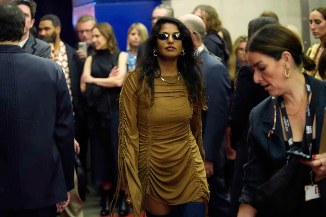 Den britiske rapper M.I.A. mister en opgave, fordi hun er beskyldt for at støtte Det Republikanske Parti. Det er den "mangfoldighed", venstrefløjen opfordrer til. Her overværer M.I.A. premieren på "Sacrifice" på Princess of Wales Theatre under Toronto International Film Festival i september 2025. Foto: AP /Chris Pizzello/ NTB Den britiske rapper M.I.A. mister en opgave, fordi hun er beskyldt for at støtte Det Republikanske Parti. Det er den "mangfoldighed", venstrefløjen opfordrer til. Her overværer M.I.A. premieren på "Sacrifice" på Princess of Wales Theatre under Toronto International Film Festival i september 2025. Foto: AP /Chris Pizzello/ NTB