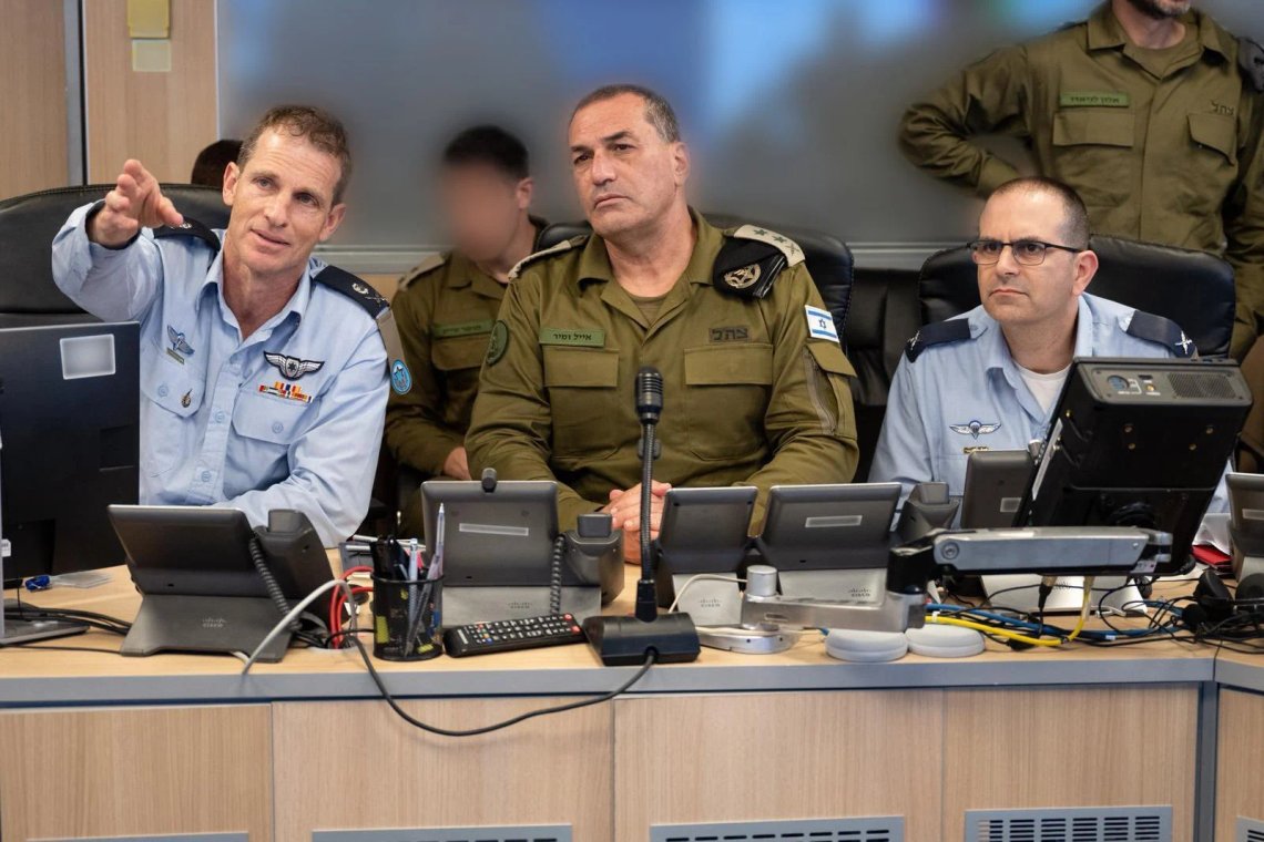 Israels forsvarsminister Eyal Zamir i luftvåbnets kommandocenter. Foto: IDF Israels forsvarsminister Eyal Zamir i luftvåbnets kommandocenter. Foto: IDF