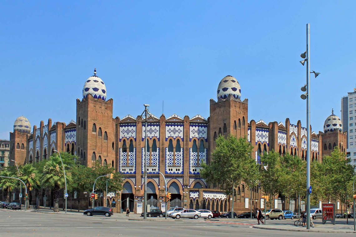 La Monumental i Barcelona blev indviet den 12. april 1914 under navnet »El Sport«. To år senere blev den omdøbt til Monumental. I dag bruges arenaen til koncerter, sportsbegivenheder, cirkusforestillinger osv. Den rummer også et tyrefægtningsmuseum. Foto: Liilia Moroz / CC BY-SA 4.0 La Monumental i Barcelona blev indviet den 12. april 1914 under navnet »El Sport«. To år senere blev den omdøbt til Monumental. I dag bruges arenaen til koncerter, sportsbegivenheder, cirkusforestillinger osv. Den rummer også et tyrefægtningsmuseum. Foto: Liilia Moroz / CC BY-SA 4.0