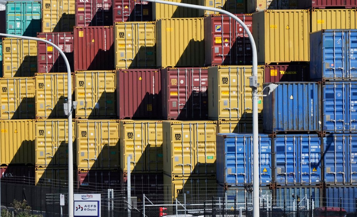 Fragtcontainere er stablet ved Port Botany i Sydney, Australien, den 7. april 2025. Foto: Rick Rycroft, AP-NTB. Fragtcontainere er stablet ved Port Botany i Sydney, Australien, den 7. april 2025. Foto: Rick Rycroft, AP-NTB.
