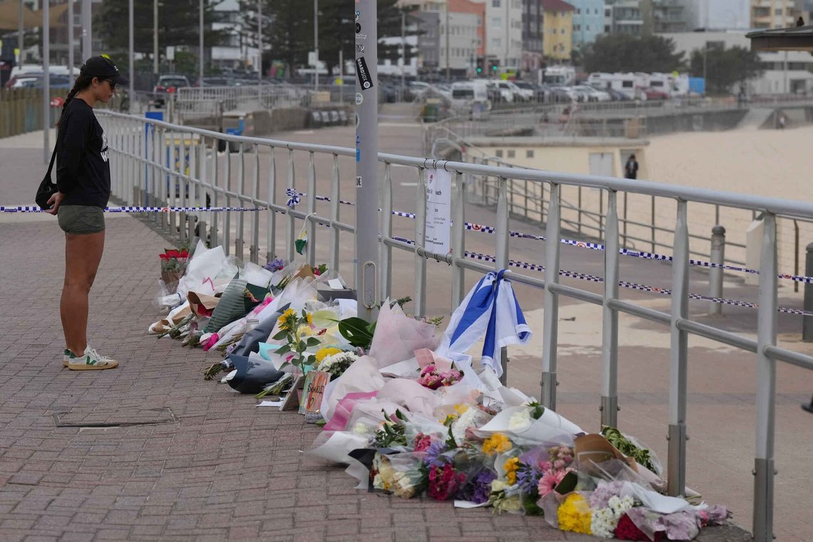 15 mennesker blev dræbt i et masseskyderi ved et jødisk arrangement på Bondi Beach i Australien i december 2025. Foto: AP / NTB 15 mennesker blev dræbt i et masseskyderi ved et jødisk arrangement på Bondi Beach i Australien i december 2025. Foto: AP / NTB