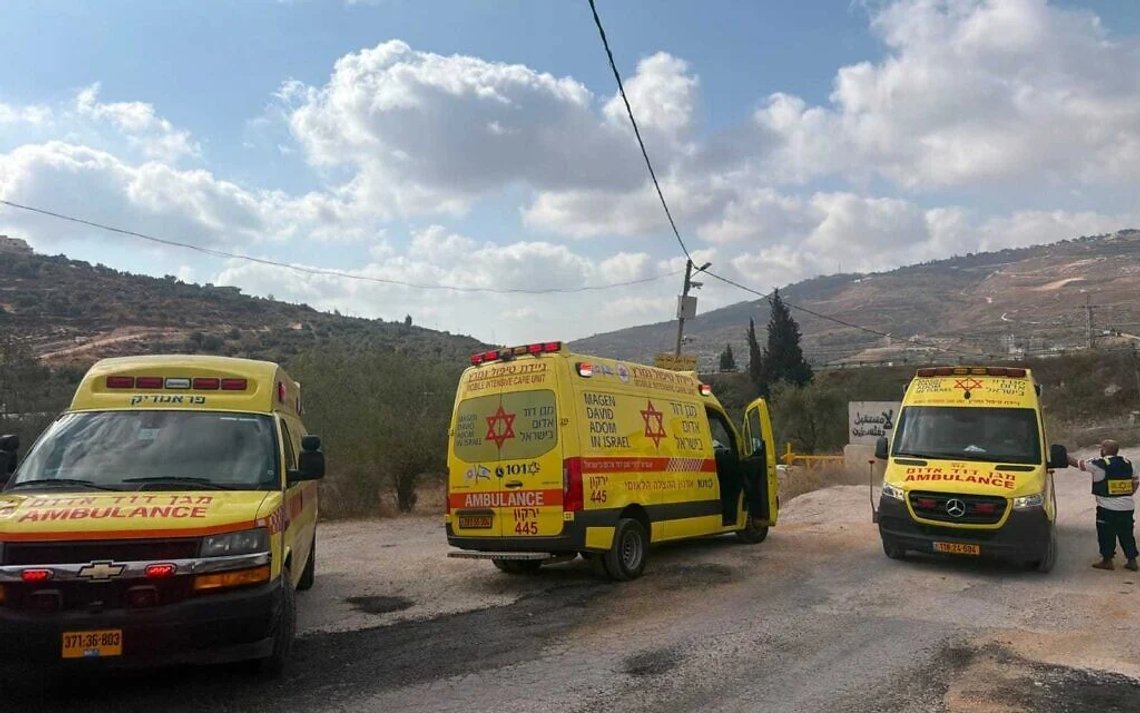Ambulanceudrykning på gerningsstedet. Foto: Magen Ad Ambulanceudrykning på gerningsstedet. Foto: Magen Ad