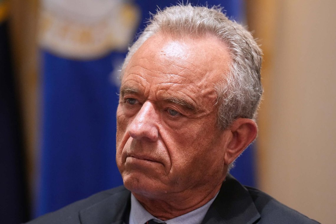 Sundheds- og socialminister Robert F. Kennedy jr. lytter under et kabinetsmøde i Det Hvide Hus den 27. maj 2026 i Washington. Foto: Jacquelyn Martin, AP-NTB. Sundheds- og socialminister Robert F. Kennedy jr. lytter under et kabinetsmøde i Det Hvide Hus den 27. maj 2026 i Washington. Foto: Jacquelyn Martin, AP-NTB.