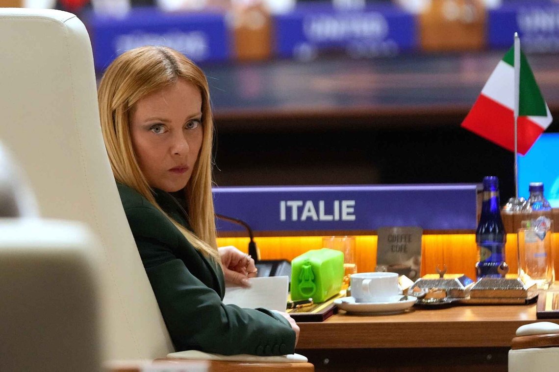 Den italienske premierminister, Giorgia Meloni, vil ikke acceptere, at Spanien tager imod et enormt antal migranter for at sende dem videre til andre europæiske lande. Foto: AP /Hussein Malla/ NTB Den italienske premierminister, Giorgia Meloni, vil ikke acceptere, at Spanien tager imod et enormt antal migranter for at sende dem videre til andre europæiske lande. Foto: AP /Hussein Malla/ NTB