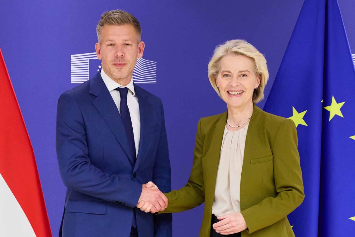 Péter Magyar ser ud til at skuffe sin veninde Ursula von der Leyen. Han vil ikke oversvømme landet med ulovlige migranter. Foto: Dati Bendo / Europa-Kommissionen / CC BY 4.0 Péter Magyar ser ud til at skuffe sin veninde Ursula von der Leyen. Han vil ikke oversvømme landet med ulovlige migranter. Foto: Dati Bendo / Europa-Kommissionen / CC BY 4.0