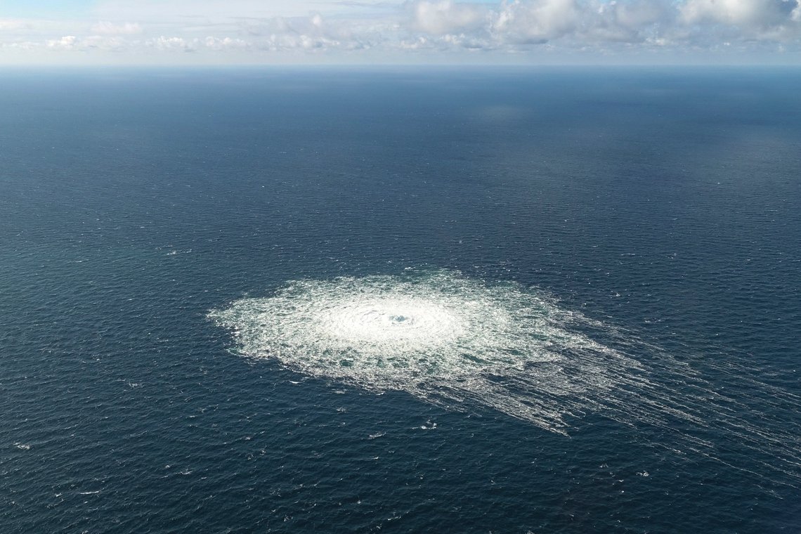 Østersøen, Danmark 20220927. UDDELT FOTO fra 27. september 2022. Fire lækager er blevet opdaget i Nord Stream 1- og 2-gasrørledningerne på havbunden nær Bornholm i Østersøen. Foto: Forsvaret / NTB Østersøen, Danmark 20220927. UDDELT FOTO fra 27. september 2022. Fire lækager er blevet opdaget i Nord Stream 1- og 2-gasrørledningerne på havbunden nær Bornholm i Østersøen. Foto: Forsvaret / NTB