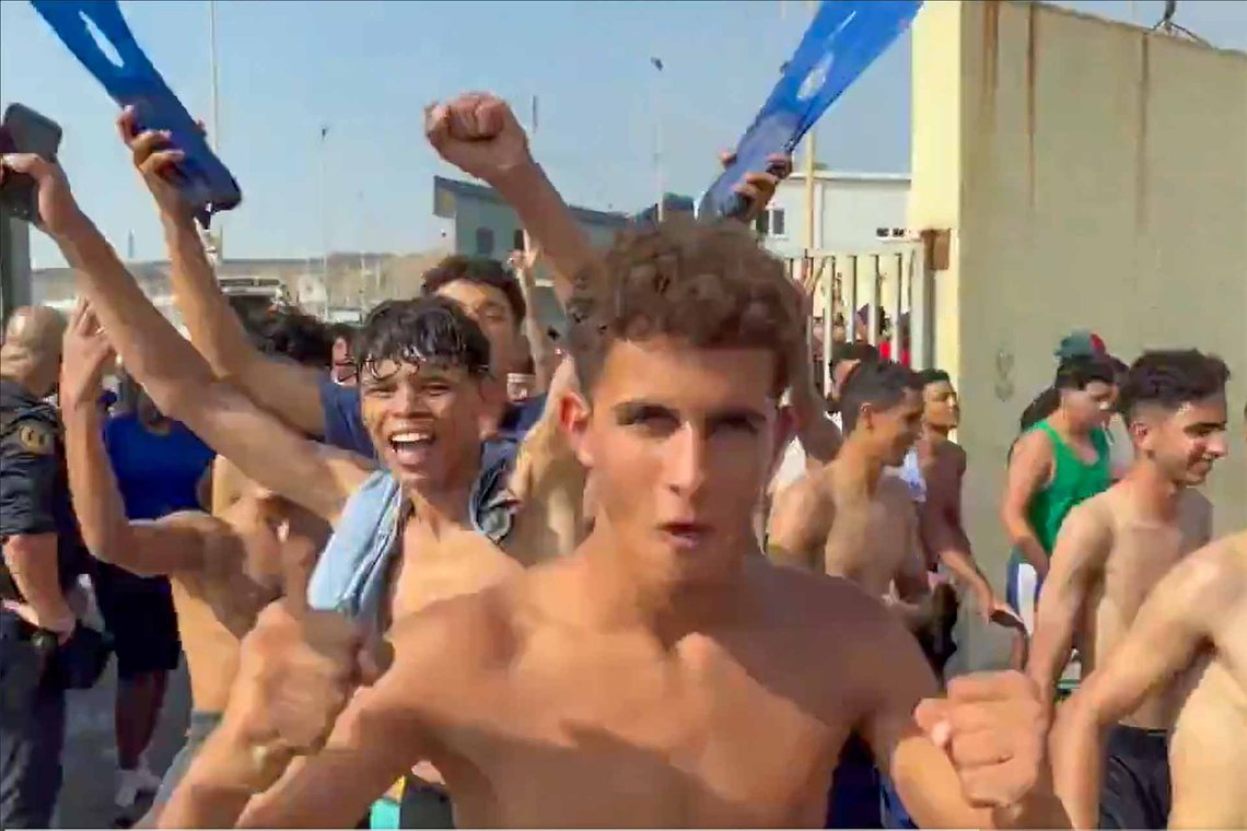 Ceuta på den marokkanske konges tronbestigelsesdag. Videoklip fra X Ceuta på den marokkanske konges tronbestigelsesdag. Videoklip fra X