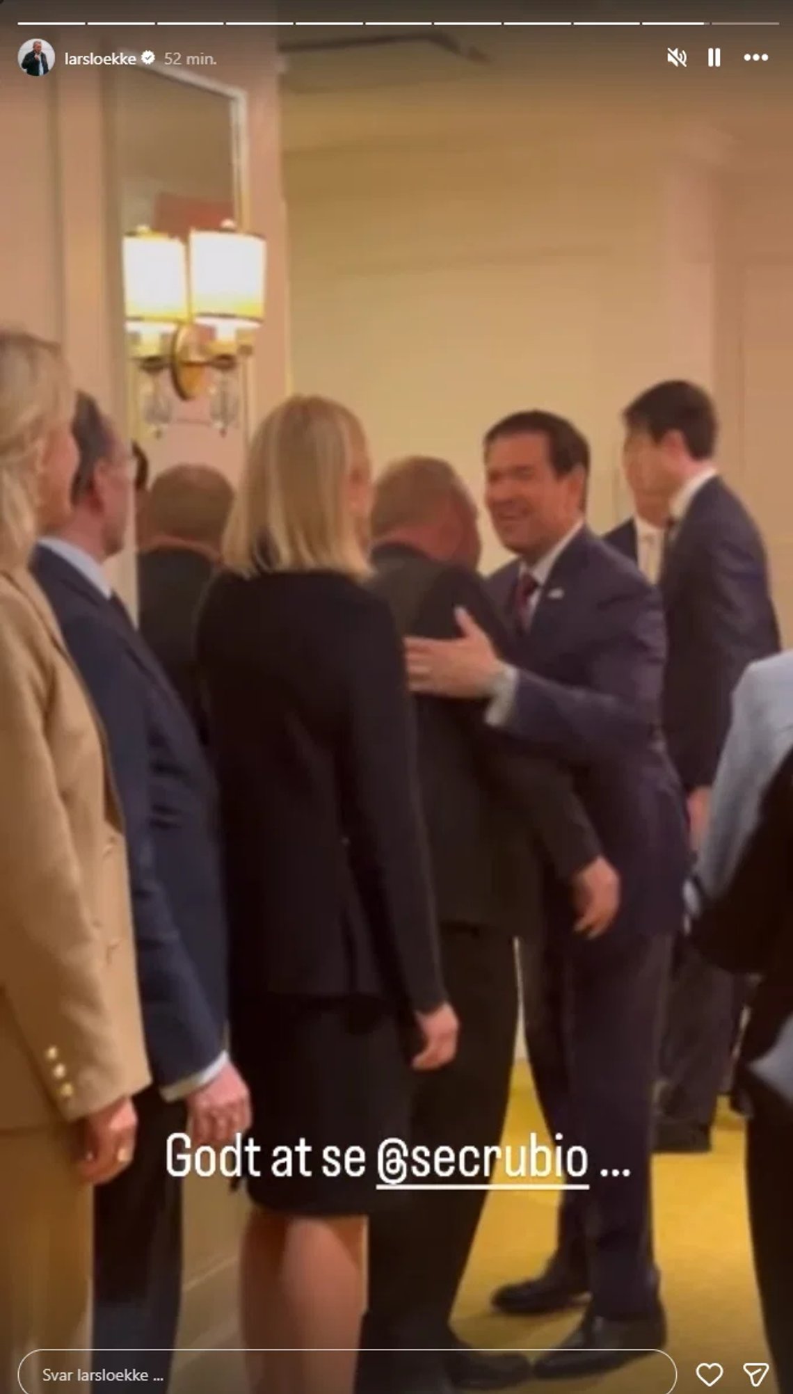 Marco Rubio omfavner Lars Løkke Rasmussen under Arctic 7 Marco Rubio omfavner Lars Løkke Rasmussen under Arctic 7