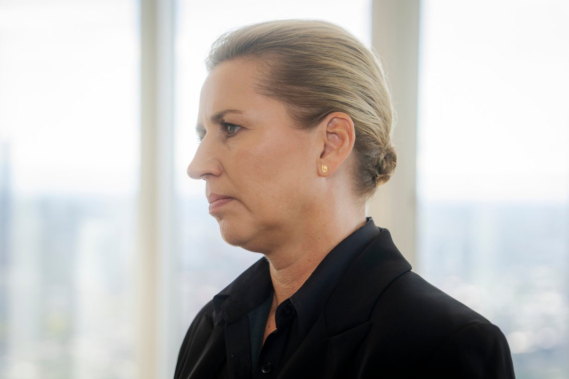 Statsminister Mette Frederiksen møder pressen i den danke generalkonsuls bolig på Manhattan i New York mandag den 21. september 2026. Det ventes at der ved FNs Generalforsamling vil blive underskrevet aftale mellem USA, Grønland og Danmark.. (Foto: Mads Claus Rasmussen/Ritzau Scanpix) Statsminister Mette Frederiksen møder pressen i den danke generalkonsuls bolig på Manhattan i New York mandag den 21. september 2026. Det ventes at der ved FNs Generalforsamling vil blive underskrevet aftale mellem USA, Grønland og Danmark.. (Foto: Mads Claus Rasmussen/Ritzau Scanpix)