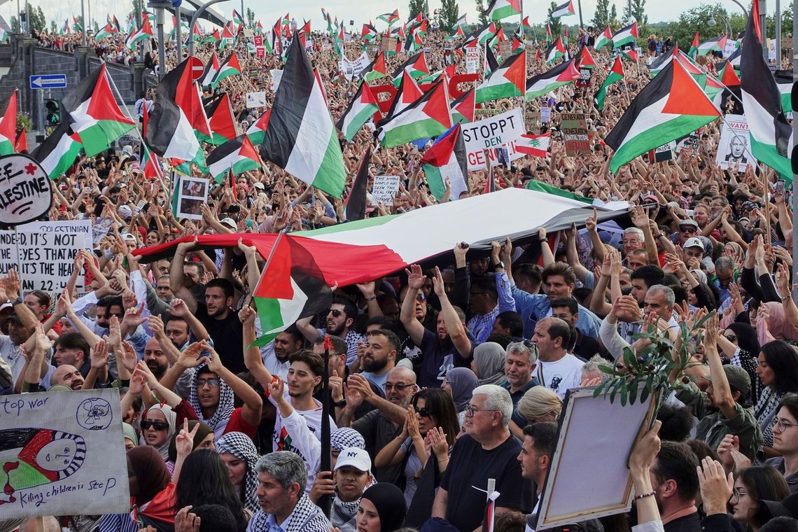 Thousands of people take part in a pro Palestine demonstration in Frankfurt, Germany, Saturday, Aug.30, 2025. (AP Photo/Michael Probst) Thousands of people take part in a pro Palestine demonstration in Frankfurt, Germany, Saturday, Aug.30, 2025. (AP Photo/Michael Probst)