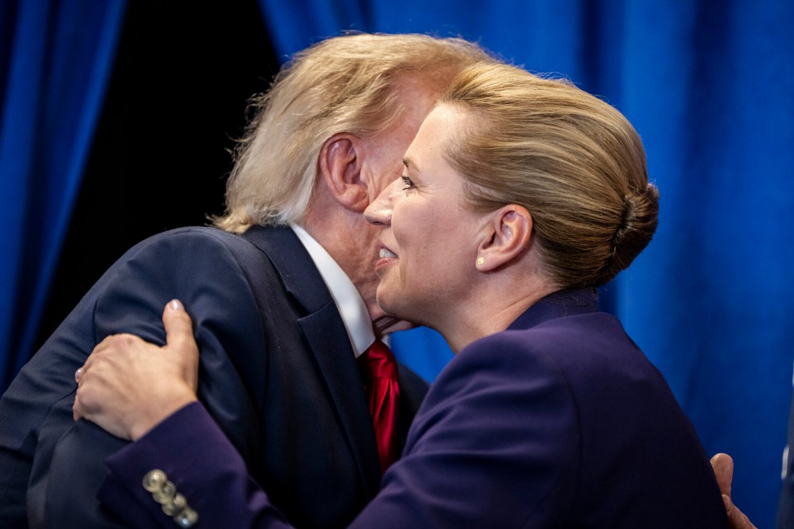 Statsminister Mette Frederiksen og USAs præsident Donald Trump under underskriftsceremoni i FN-bygningen i New York, tirsdag den 22. september 2026.. (Foto: Mads Claus Rasmussen/Ritzau Scanpix) Statsminister Mette Frederiksen og USAs præsident Donald Trump under underskriftsceremoni i FN-bygningen i New York, tirsdag den 22. september 2026.. (Foto: Mads Claus Rasmussen/Ritzau Scanpix)
