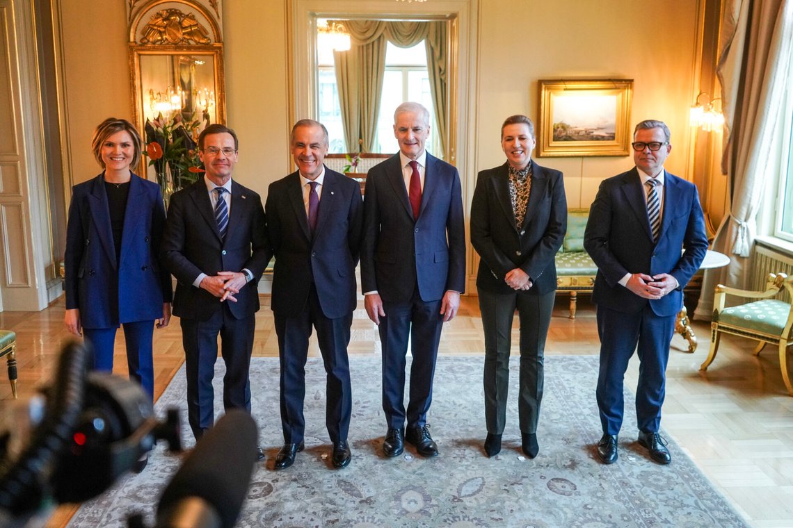 Oslo 20260315.
Fra venstre: Islands statsminister Kristrún Mjöll Frostadóttir, Sveriges statsminister Ulf Kristersson, Canadas statsminister Mark Carney, statsminister Jonas Gahr Støre, Danmarks statsminister Mette Frederiksen, og Finlands statsminister Petteri Orpo i regjeringens representasjonsanlegg søndag. Møtet skjer i forbindelse med et nordisk-kanadisk statsministermøte i Oslo.
Foto: Thomas Fure / POOL / NTB Oslo 20260315.
Fra venstre: Islands statsminister Kristrún Mjöll Frostadóttir, Sveriges statsminister Ulf Kristersson, Canadas statsminister Mark Carney, statsminister Jonas Gahr Støre, Danmarks statsminister Mette Frederiksen, og Finlands statsminister Petteri Orpo i regjeringens representasjonsanlegg søndag. Møtet skjer i forbindelse med et nordisk-kanadisk statsministermøte i Oslo.
Foto: Thomas Fure / POOL / NTB